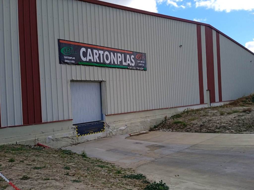 Exterior de una instalación Cartonplas